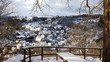 Aussicht von oben auf verschneite Stadt Wildberg im Nordschwarzwald
