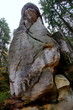 Skała z piaskowca w kształcie rosyjskiej babuszki - skalne kształty w górach Stołowych, paśmie Sudetów