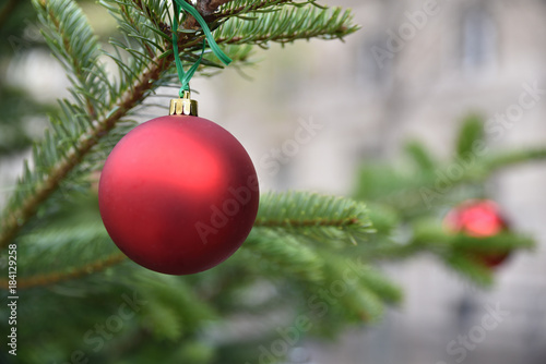 Boule De Noël Rouge Dans Sapin Vert Buy This Stock Photo