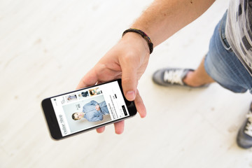 Poster - male hands online shop smartphone