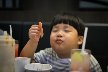 boy is eating bacon.