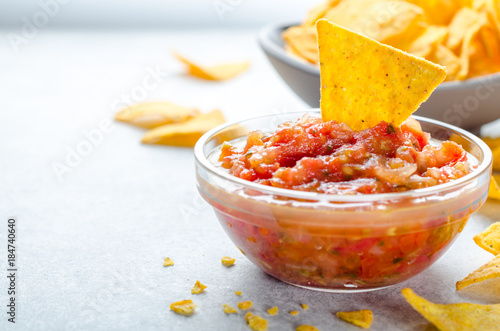 Fotomural Traditional mexican homemade salsa sauce in a glass bowl and a b
