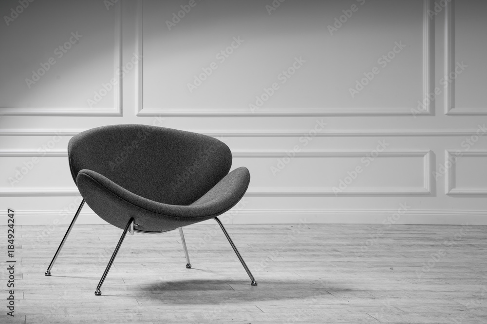 Obraz na płótnie Nowoczesne krzesło na tle białej ściany w salonie
