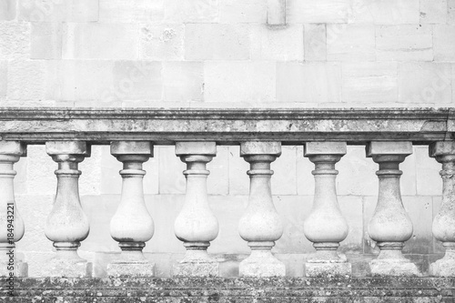 Fotomural Old white handrail with classic balusters