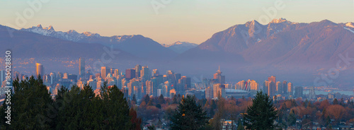 Fotomural Vancouver BC Downtown Cityscape at Sunset Panorama British Columbia Canada