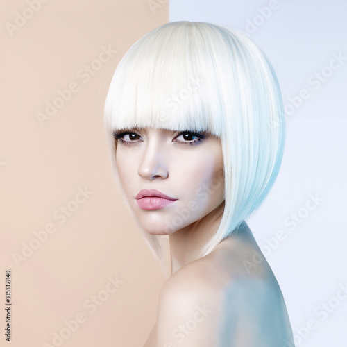 Fashion beautiful blonde with short haircut Tableau sur Toile