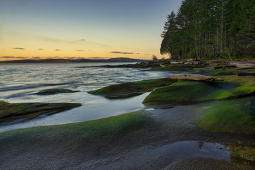 Wall Mural - Scenic sunset view of the ocean from Roberts Memorial Park in Nanaimo, British Columbia.