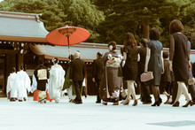 The Procession Of A Japanese Shinto Wedding At The Famous Meiji Shrine In Tokyo, Japan. The Shrine Is A Popular Site For Marriage Ceremonies. On Busy Weekends, It Carries Out Around 15 Weddings.