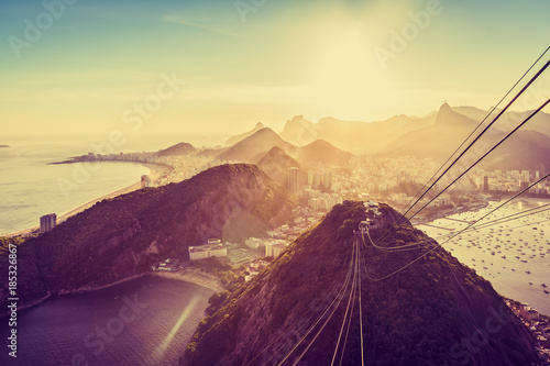 rio-de-janeiro-i-plaza-copacabana-pozne-popoludnie-swiatlo-brazylia-widok-z-gory-sugar-loaf