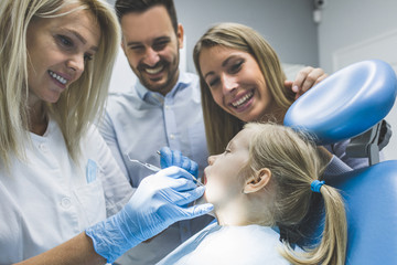 Canvas Print - Family in dental office