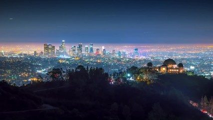 Fototapete - City of Los Angels skyline night Griffith Observatory downtown in background 4K