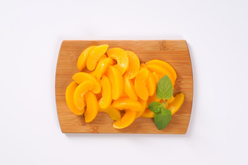 Wall Mural - peeled and sliced peaches