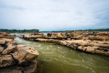 Canvas Print - Natural of Rock Canyon in Mekhong River in Ubon Ratchathani