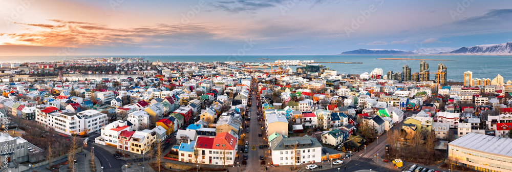Obraz na płótnie Aerial panorama of downtown Reykjavik at sunset with colorful houses and commercial streets w salonie