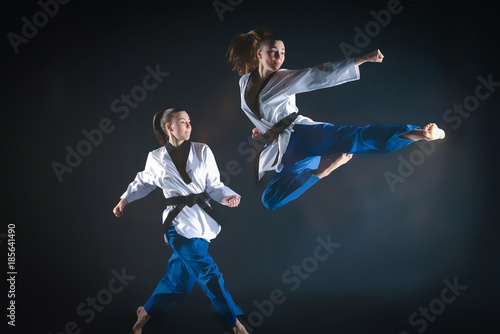 Dekoracja na wymiar  karateka-z-czarnym-pasem