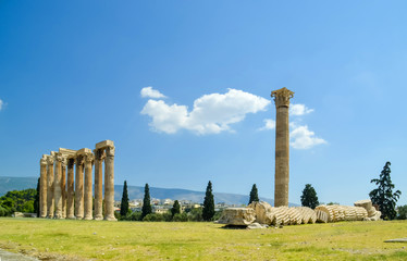 Wall Mural - Olympian Zeus columns  ruins  in Athens  Greece