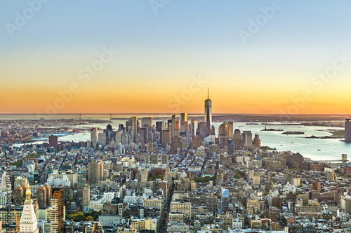 Plakat lustrzany zachód słońca panoramę Nowego Jorku