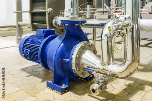 Fotografía Water Centrifugal pump and motor line with pipe rack in power plant construction