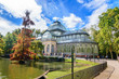 © Pablo - Arquitectura del edificio del palacio de Cristal en el parque del Retiro, Madrid