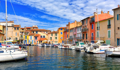 Wall Mural - Colorful houses in the harbor of Martigues, France