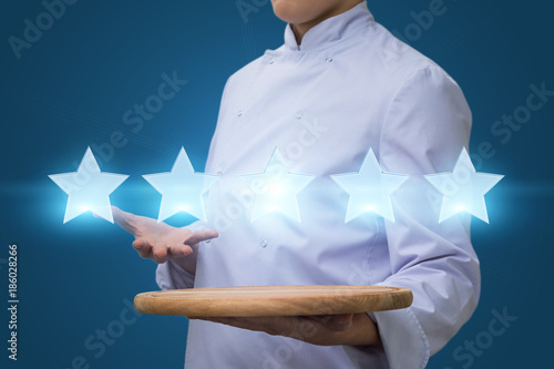 Fotografía Cook shows the service five stars.