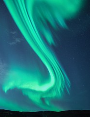 Wall Mural - green northern lights in dramatic s-shape