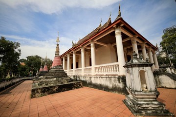 Wall Mural - The ancient temple and chapel of the temple in Ratchaburi, a cultural learning center in the past.