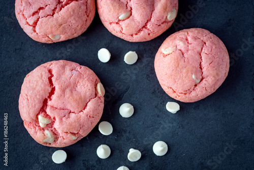 Fotografie, Obraz Organic Strawberry White Chocolate Chip Cookies