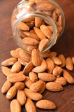 Mandorle in barattolo di vetro -almonds