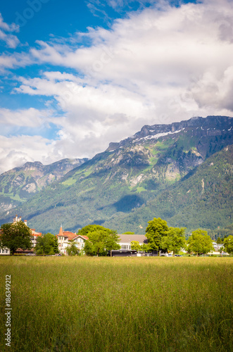 Foto-Schiebegardine mit Schienensystem - Beautiful landscape of Interlaken, Switzerland (von Olena Zn)