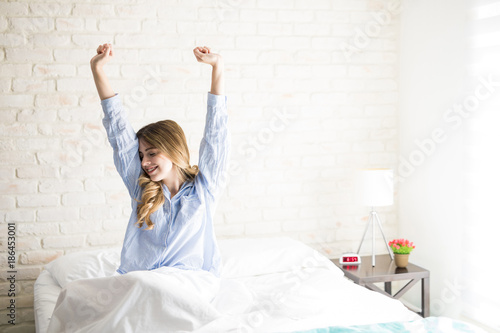 Fotografía Young woman waking up in the morning