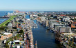 Ausblick von oben auf Bremerhaven während der Sail, Hafenfest und Großsegler im Hafen