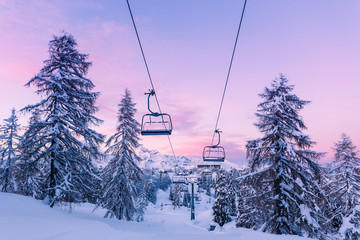 Poster - Winter mountains panorama with ski slopes and ski lifts