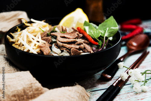 Fotografía Tasty Vietnamese food Bo bun rice vermicelli