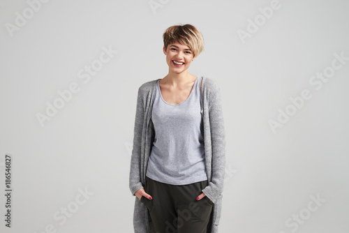 Cuadros en Lienzo Woman holding hands in pockets while posing
