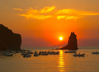 Italy, Isole Eolie, vista da Vulcano sabbie nere al tramonto