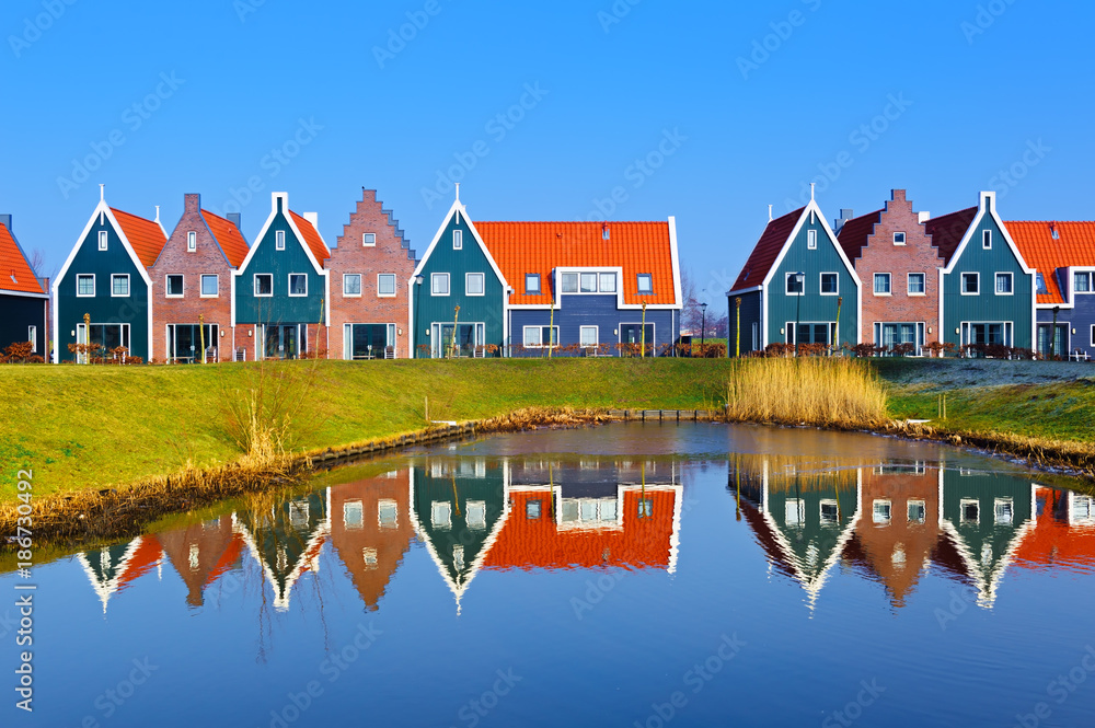 Colored houses of marine  park in Volendam reflected in the water, Netherlands - obrazy, fototapety, plakaty 