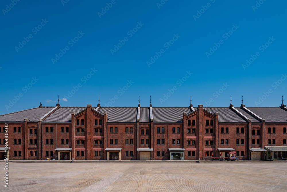 横浜・赤レンガ倉庫 正面 Stock Photo | Adobe Stock