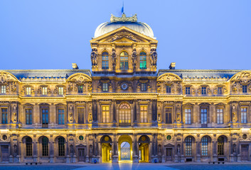 Fototapete - iew of famous Louvre Museum with Louvre Pyramid at evening