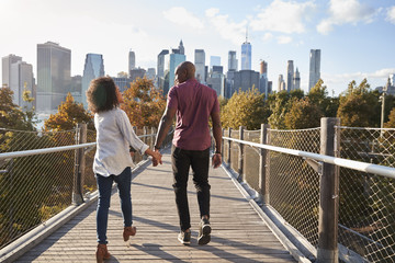 couple visiting new york with manhattan skyline in background