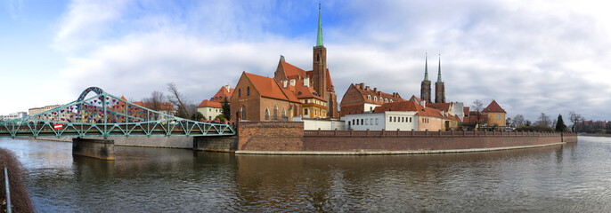 Wall Mural - Panoramic view of Ostrow Tumski district in Wroclaw city with Collegiate Church of the Holy Cross and St Bartholomew, Cathedral of St John the Baptist, Archbishop's, palace from Oder River.