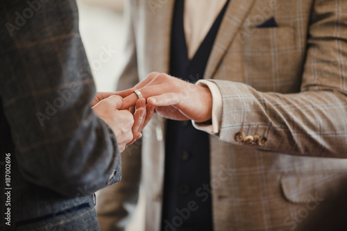 Gay Couple Exchanging Rings On Wedding Day Tablou Canvas