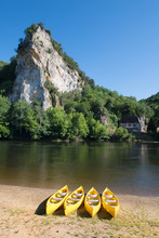 River The Dordogne With Canoes For Rent