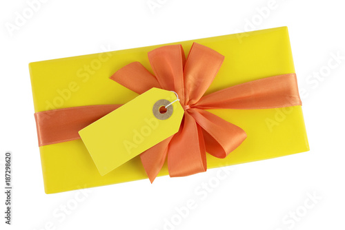 Gelber Umschlag Mit Schleife Kaufen Sie Dieses Foto Und Finden Sie Ahnliche Bilder Auf Adobe Stock Adobe Stock