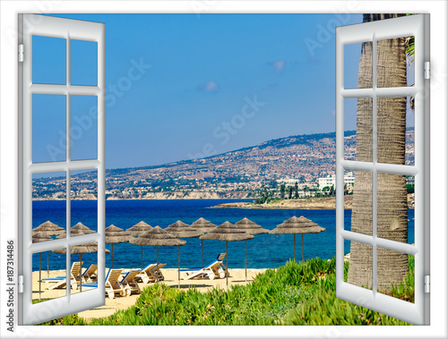 Dekoracja na wymiar  okno-z-widokiem-na-plaze