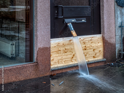 Wasserschaden Im Haus Hochwasser Uberschwemmung Buy This Stock