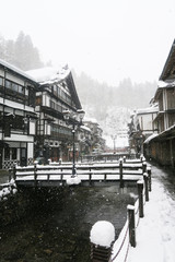 雪降る銀山温泉