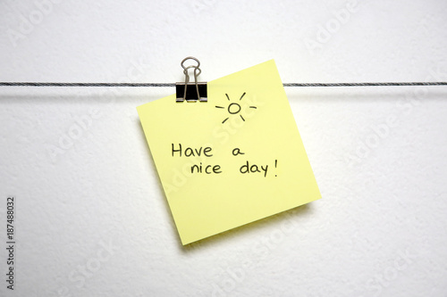 Notizzettel Mit Der Botschaft Hab Einen Schonen Tag An Einer