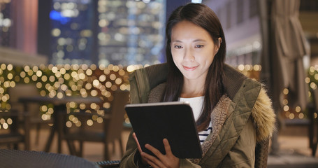 Canvas Print - Woman use of digital tablet computer in city coffee shop