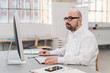 © contrastwerkstatt - Man working with concentration on desktop computer